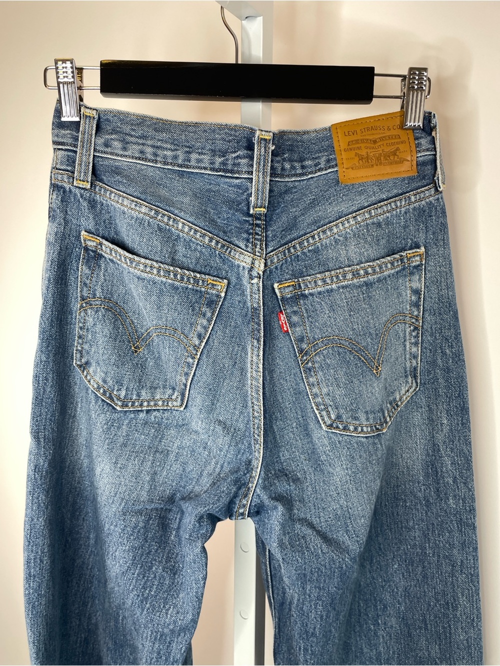 Levi’s | Ribcage Wide Leg Raw Hem Medium Wash Denim Jeans Size 25 *flawed - Picture 7 of 9